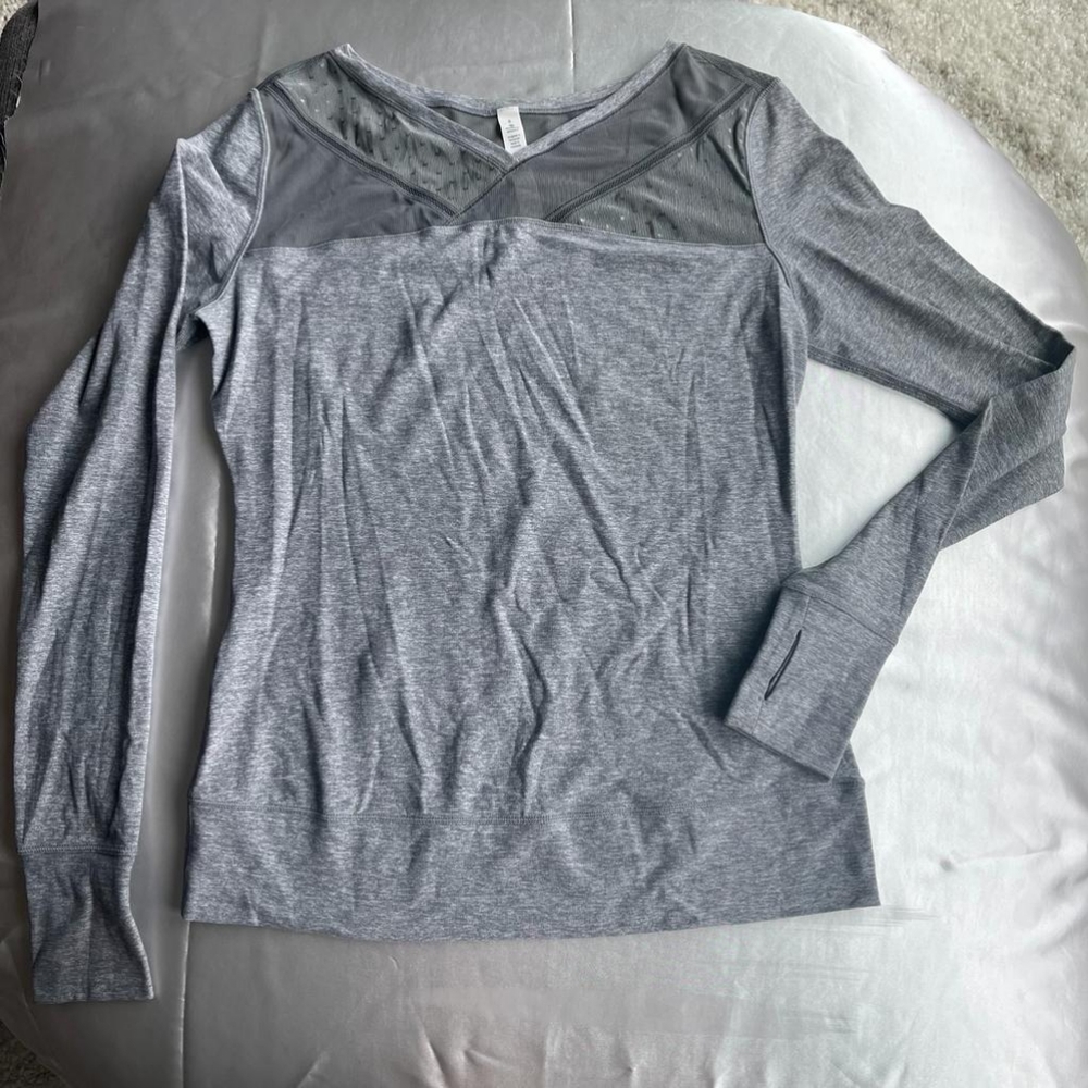 Lululemon longsleeve women size 8